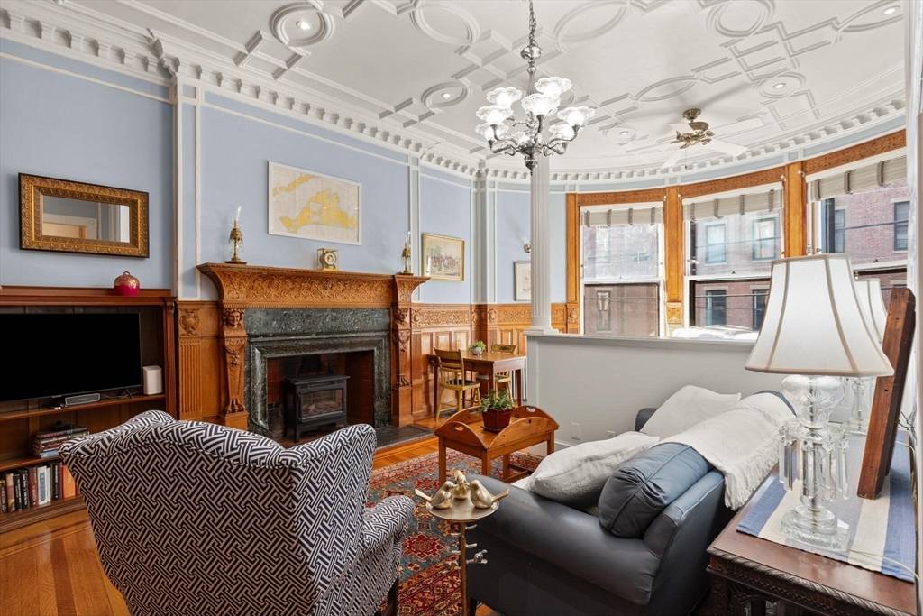 Boston, MA 02116,261 Marlborough St #4