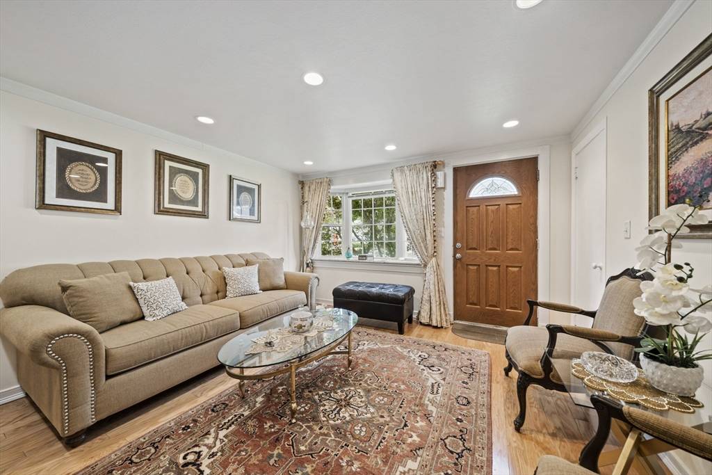 Weymouth, MA 02188,92 Mercury Street