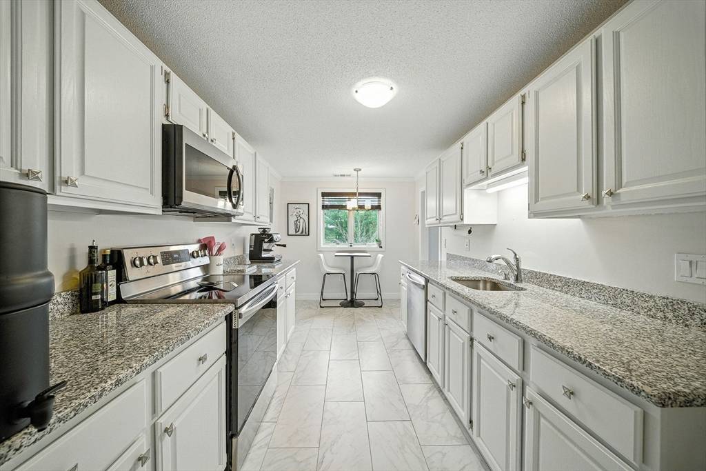 Peabody, MA 01960,12 Ledgewood Way #26