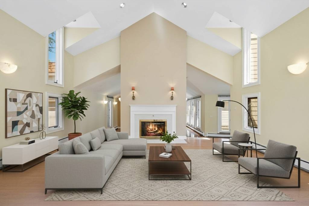 Swampscott, MA 01907,110 Galloupes Point Rd