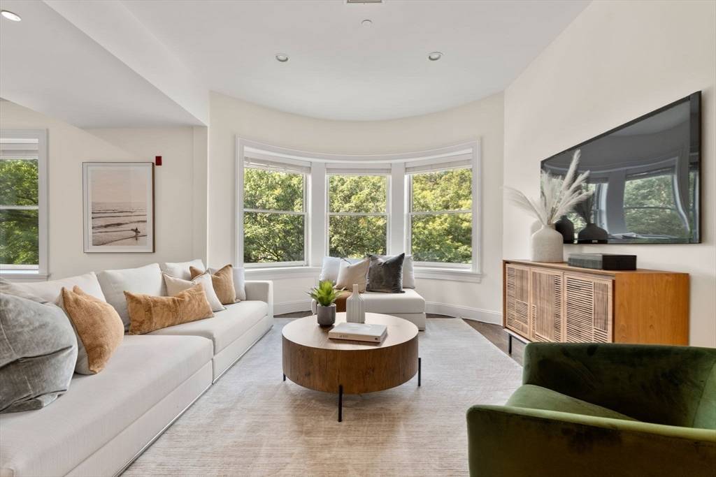 Brookline, MA 02446,1471 Beacon Street #7