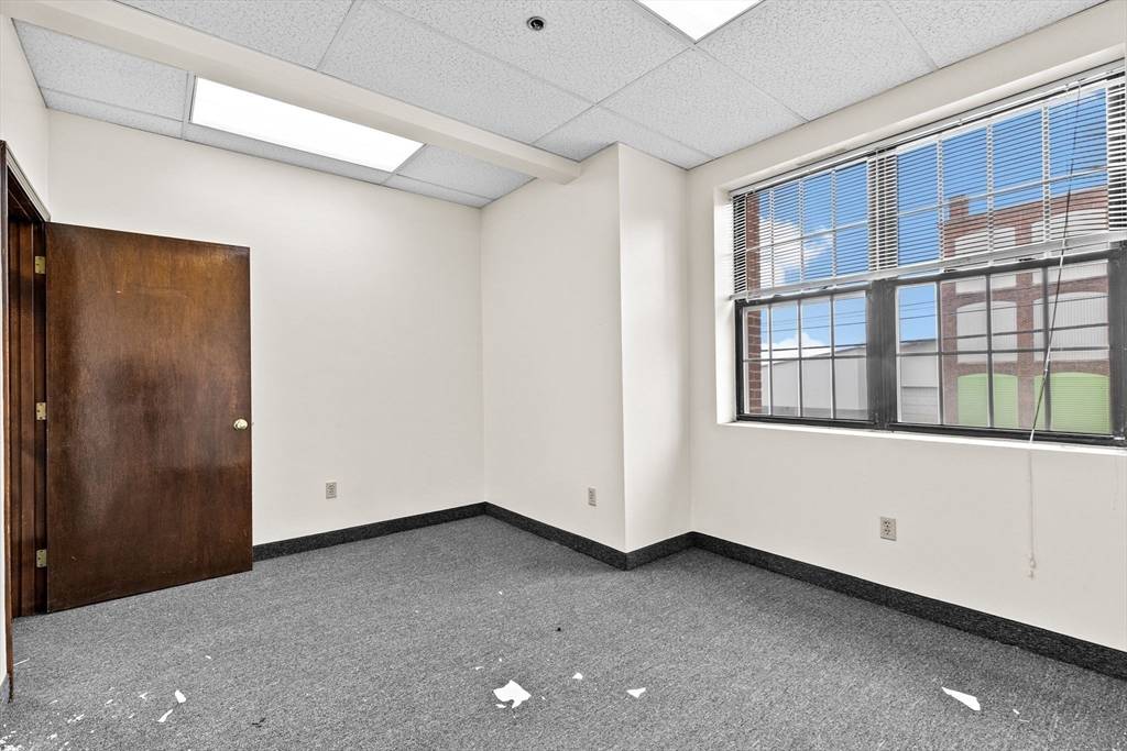 Waltham, MA 02453,49 River St