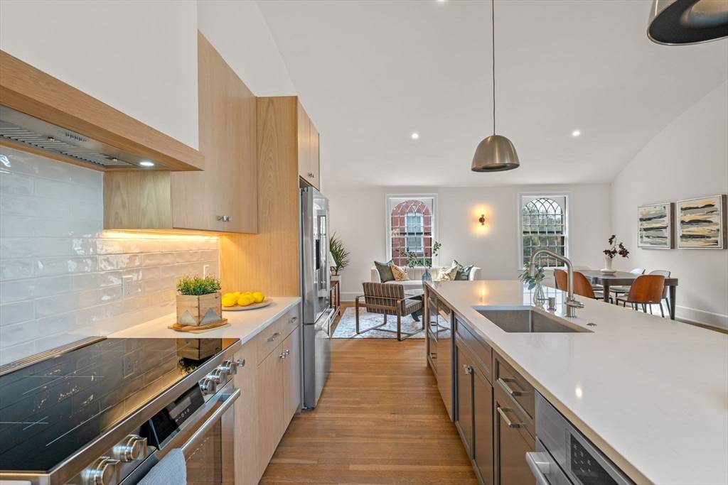 Marblehead, MA 01945,132 Elm Street #132