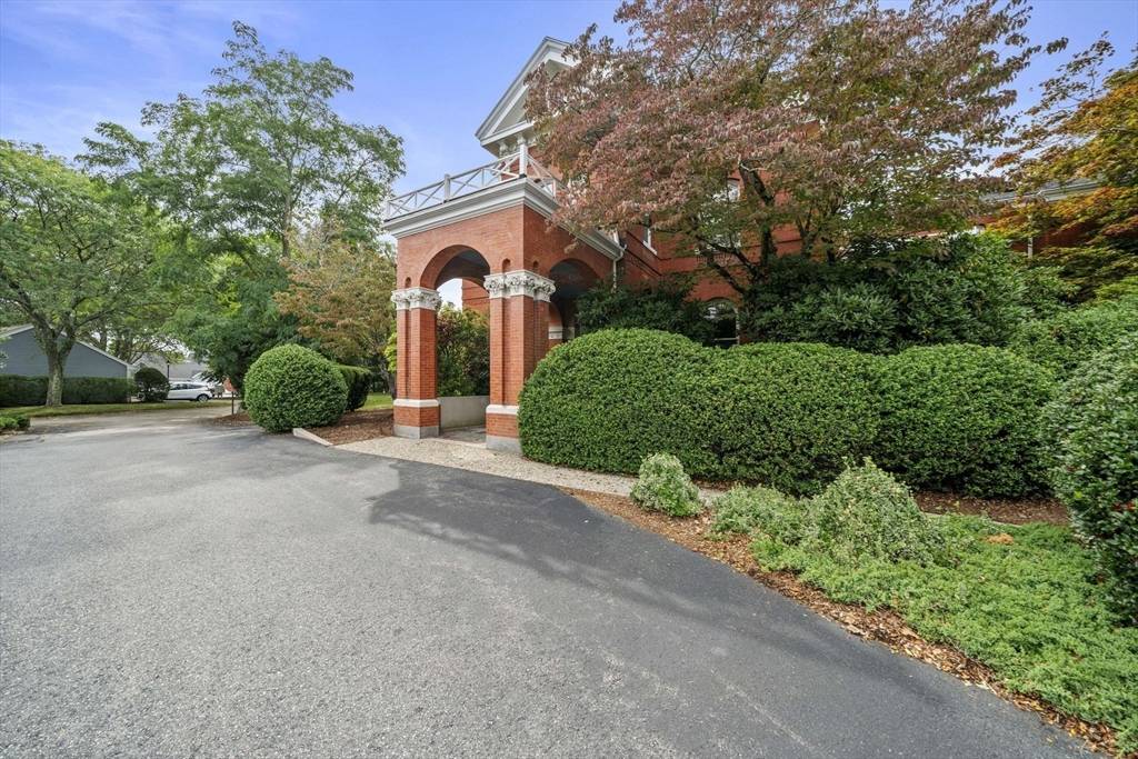 Duxbury, MA 02332,80 Parks Street #5