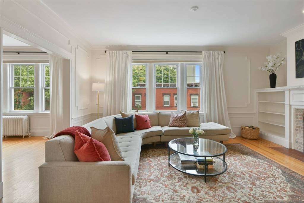 Brookline, MA 02446,125 Park St #6