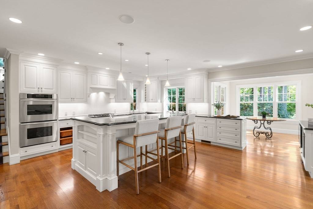 Wellesley, MA 02482,182 Winding River Road