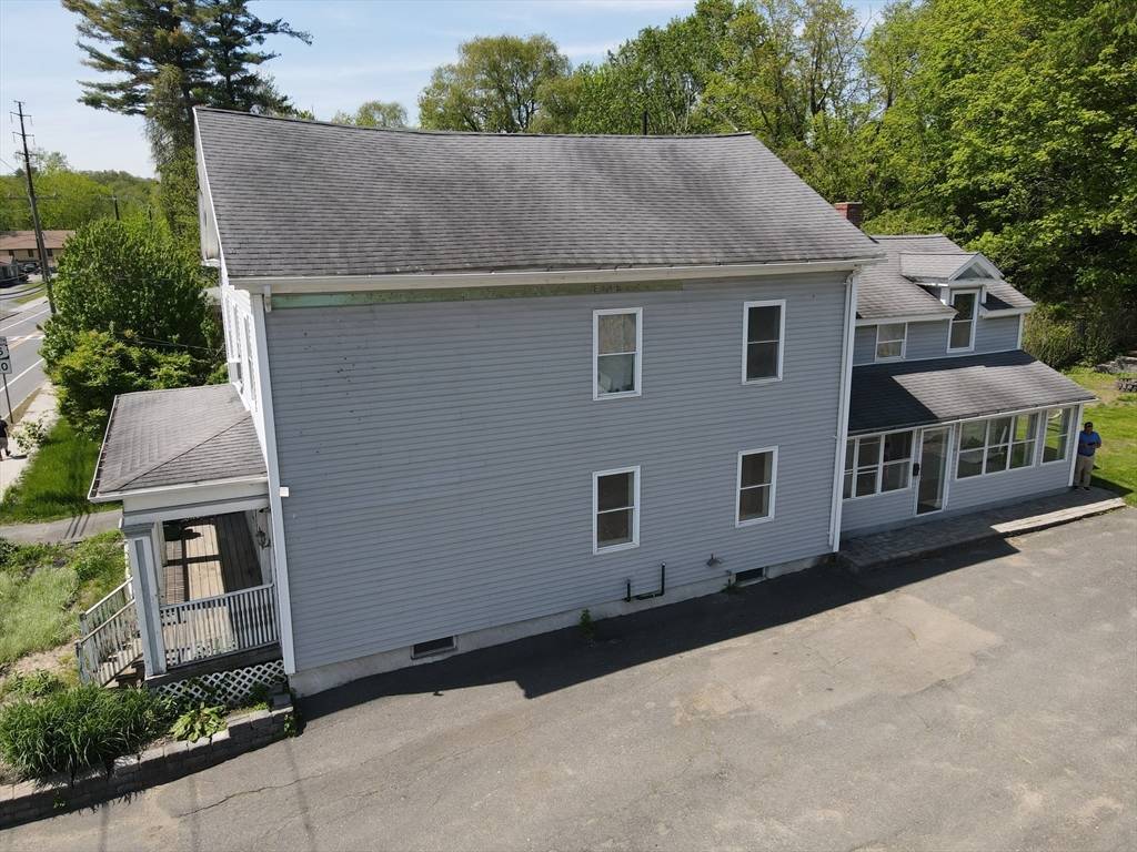 Greenfield, MA 01301,427-429 Deerfield St