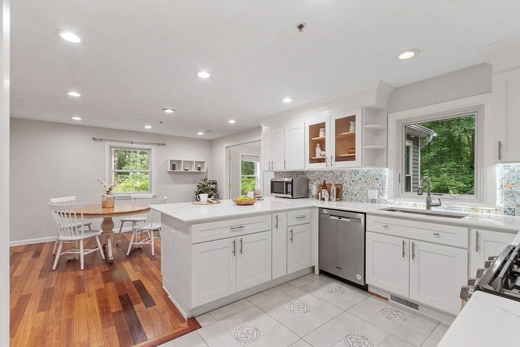 Bedford, MA 01730,45 Winterberry Way