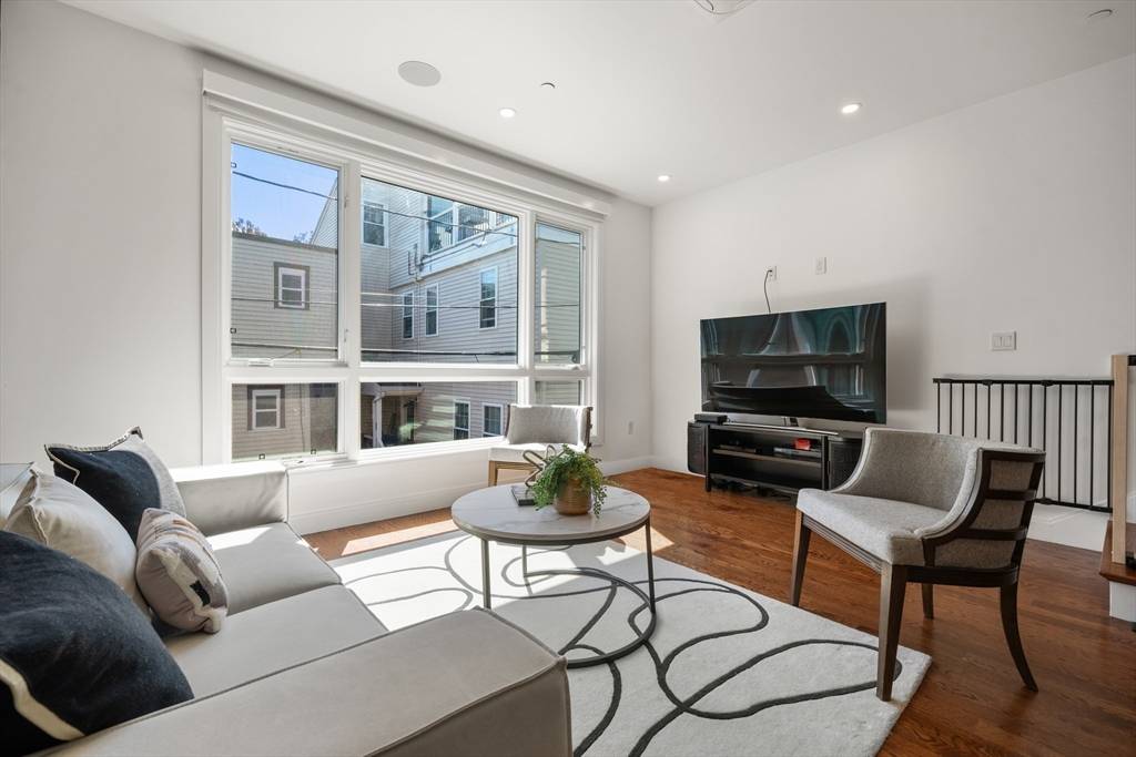 Boston, MA 02127,7a Kemble Pl