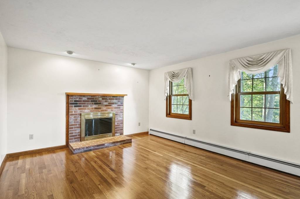 Webster, MA 01570,14 Longview Avenue