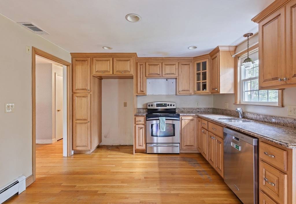 Hopkinton, MA 01748,15 Chamberlain Street