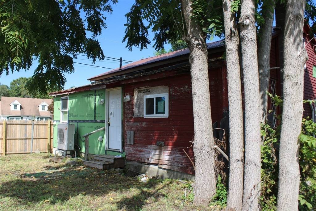 Hatfield, MA 01038,320 West St