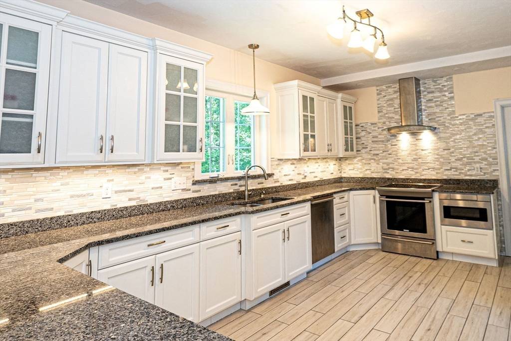 Upton, MA 01568,4 Farrar Rd