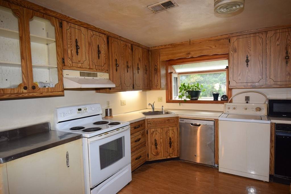 Brockton, MA 02302,31 Pontiac Rd