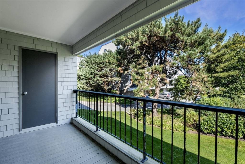 Marblehead, MA 01945,50 Allerton #B