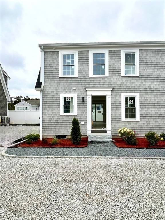 Dennis, MA 02670,209 Main Street #4