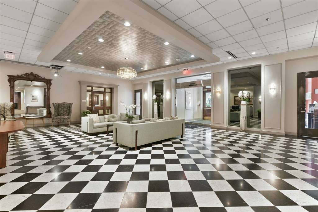 Boston, MA 02116,160 Commonwealth Ave #3A