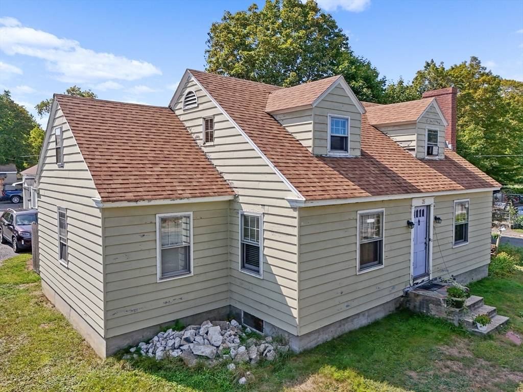 Orange, MA 01364,35 W River St