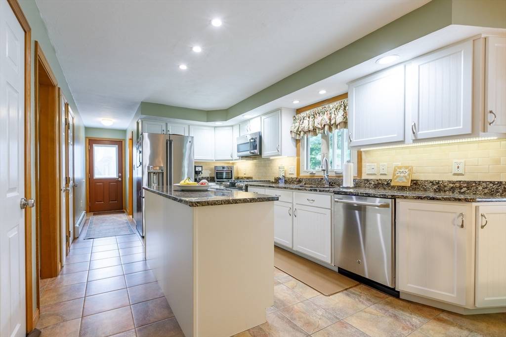 Grafton, MA 01536,44 Meadow Lane