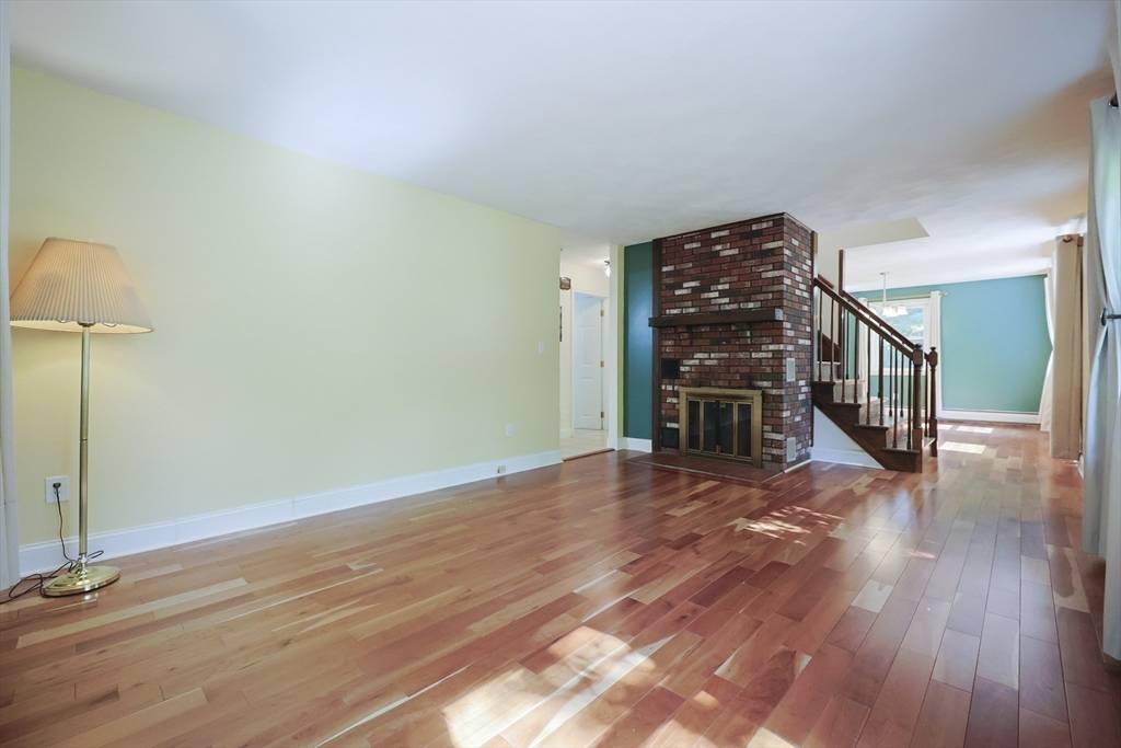 Freetown, MA 02702,15 Leonard Ave