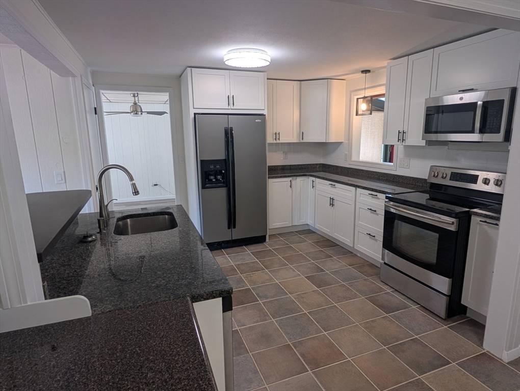 Belchertown, MA 01007,47 Daniel Sq