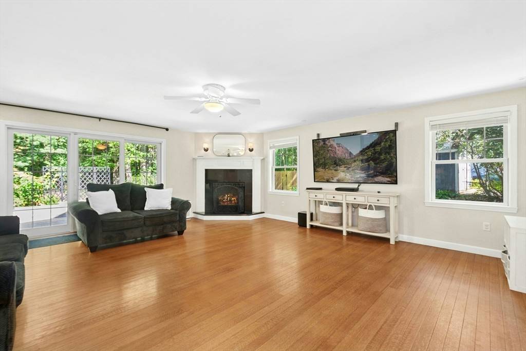 Ashland, MA 01721,8 Raymond Way