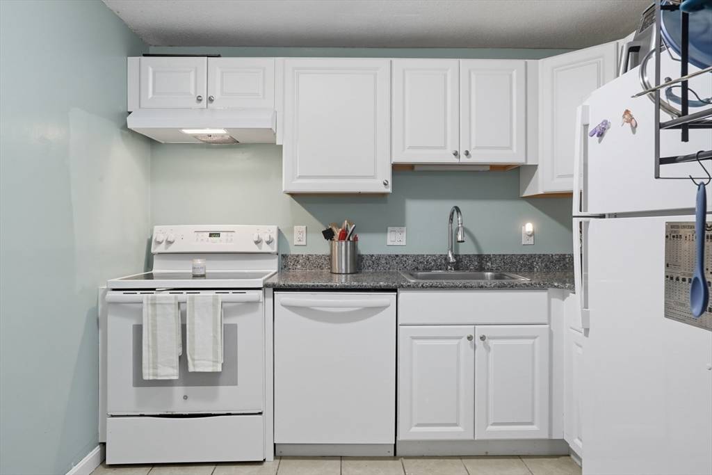 Dracut, MA 01826,7 Wildwood St #5