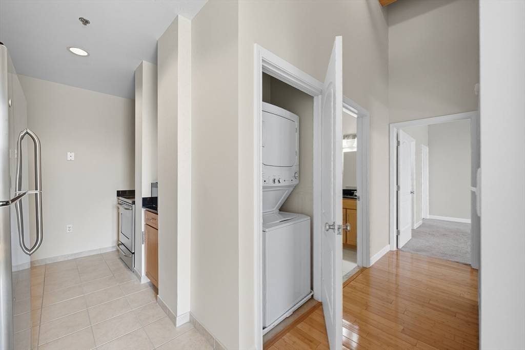 Lowell, MA 01854,52 Lawrence Dr #M607