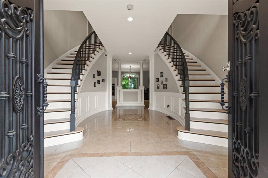 Lynnfield, MA 01940,2 Bridle Path