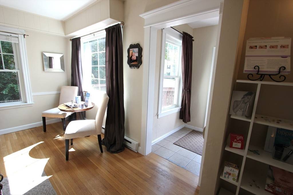 Franklin, MA 02038,323 W Central St