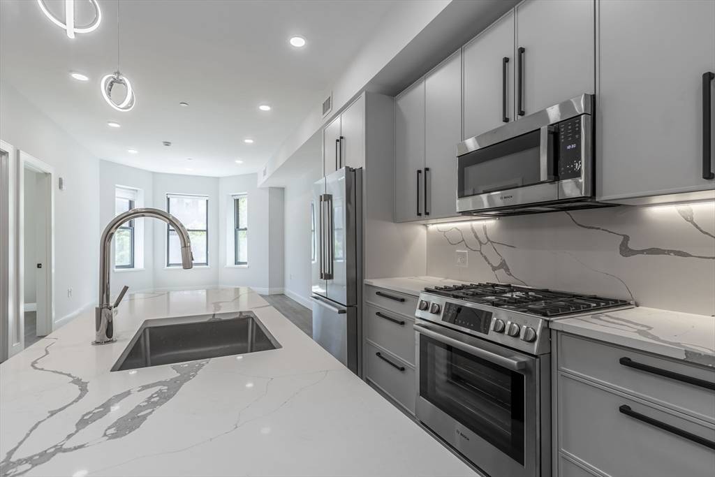 Boston, MA 02116,169 Newbury St. #3