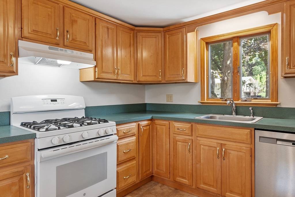 Lexington, MA 02420,165 Lowell St