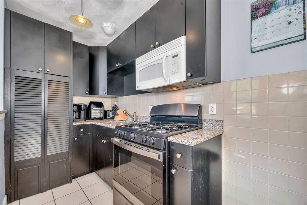 Winthrop, MA 02152,483 Shirley St #4