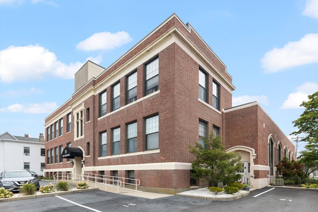 Winthrop, MA 02152,15 Ocean Drive #105