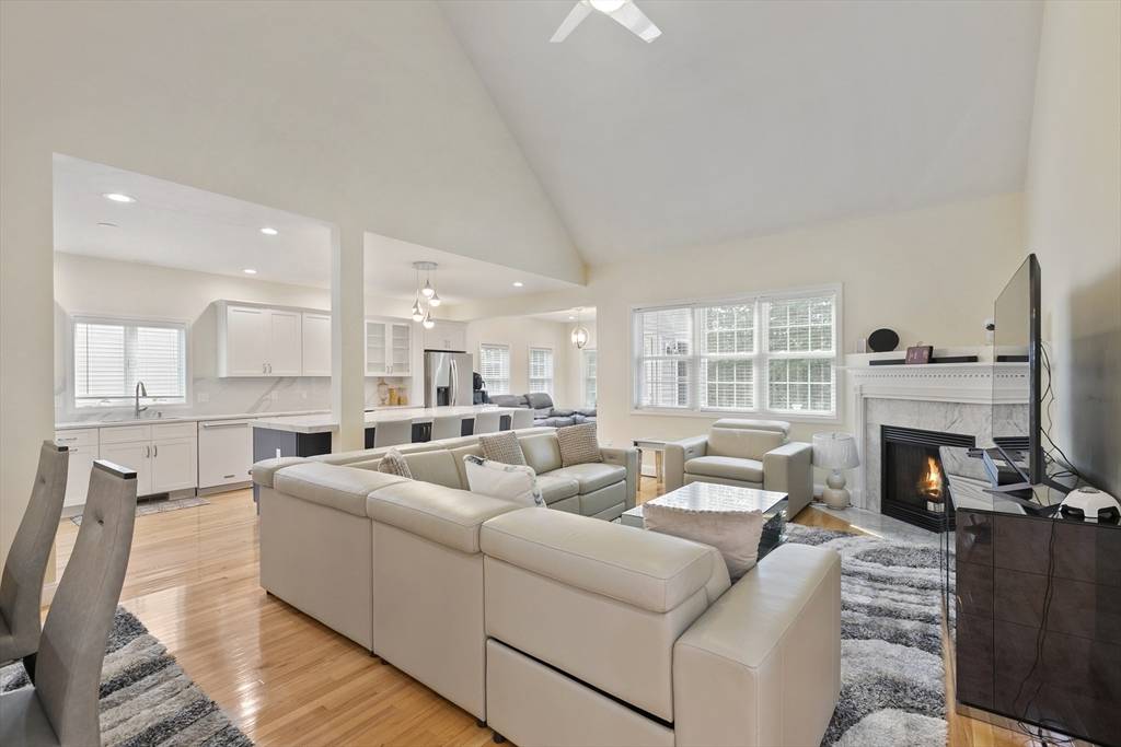 Tyngsborough, MA 01879,10 Dickens Ln