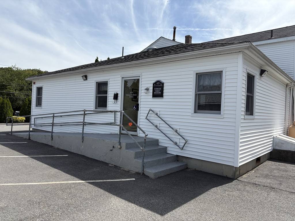 Leominster, MA 01453,1079 Central St #2