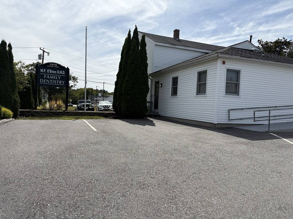 Leominster, MA 01453,1079 Central St #2