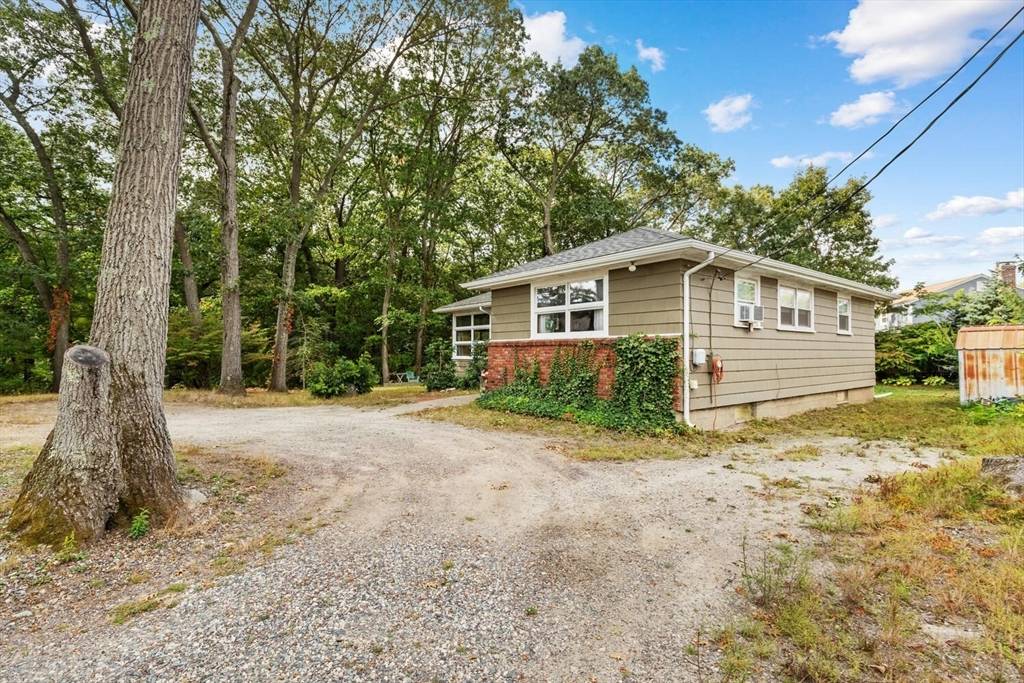 Wakefield, MA 01880,8 Everett St