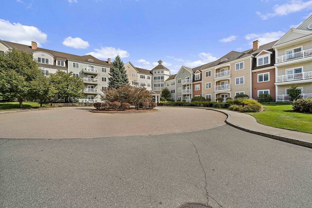 Newburyport, MA 01950,6 Woodman Way #402