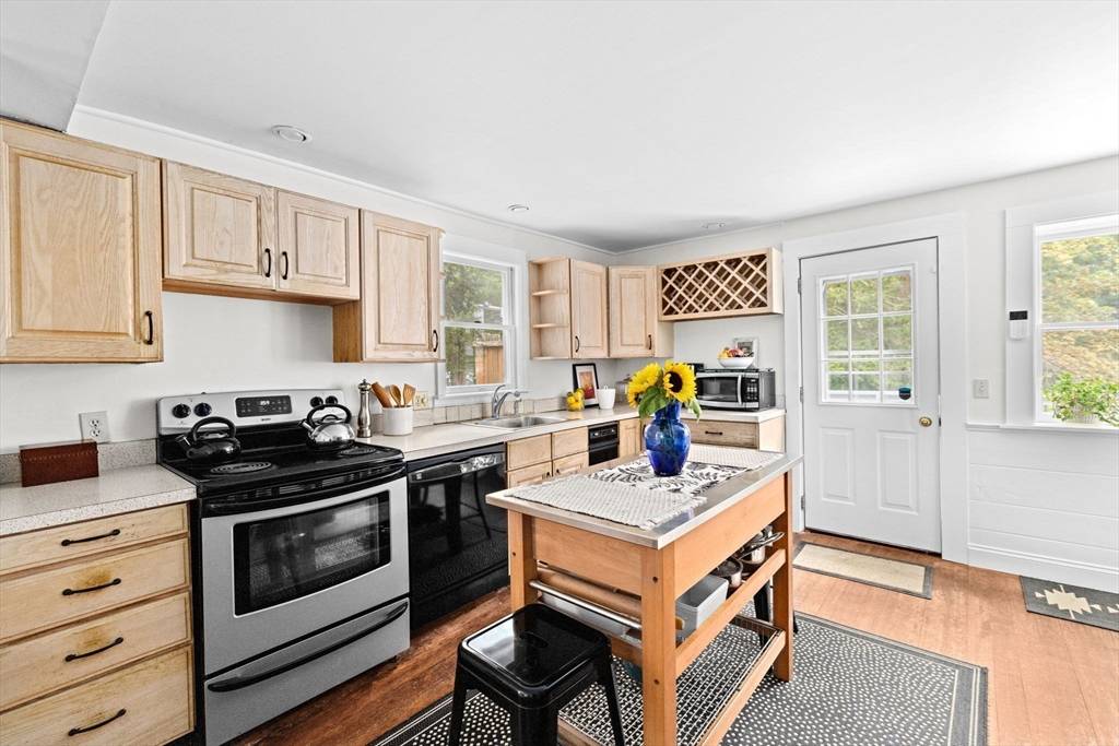 Marshfield, MA 02050,37 Walnut St