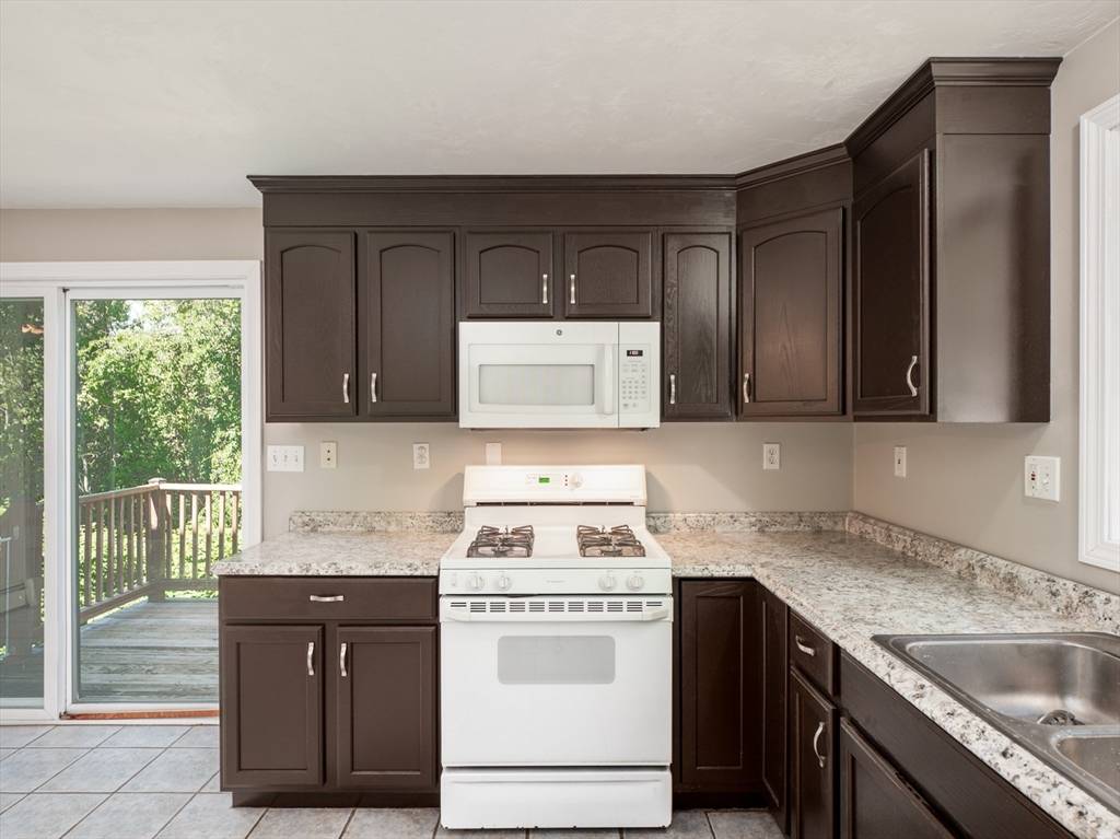 Worcester, MA 01604,90A Loxwood St
