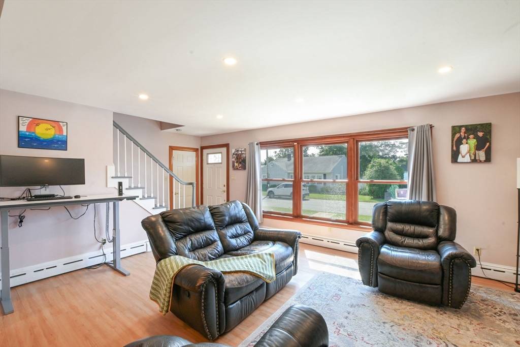 Acushnet, MA 02743,33 Harbeck St