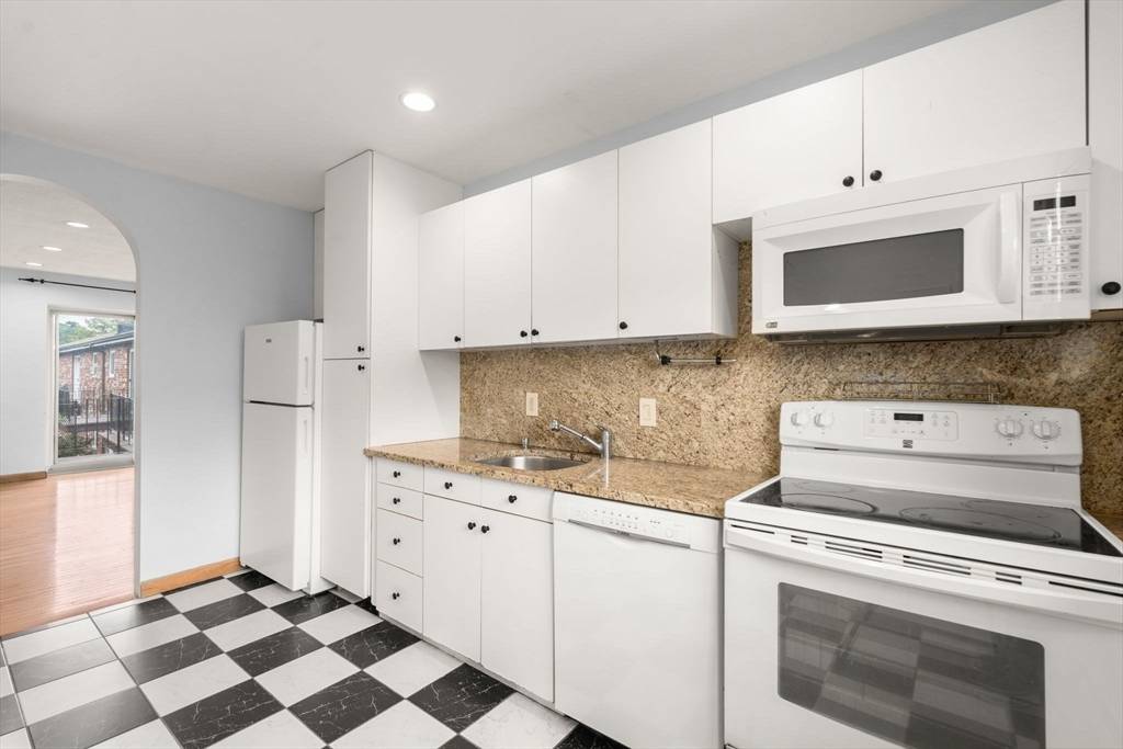 Boston, MA 02132,21 Westgate Rd #6