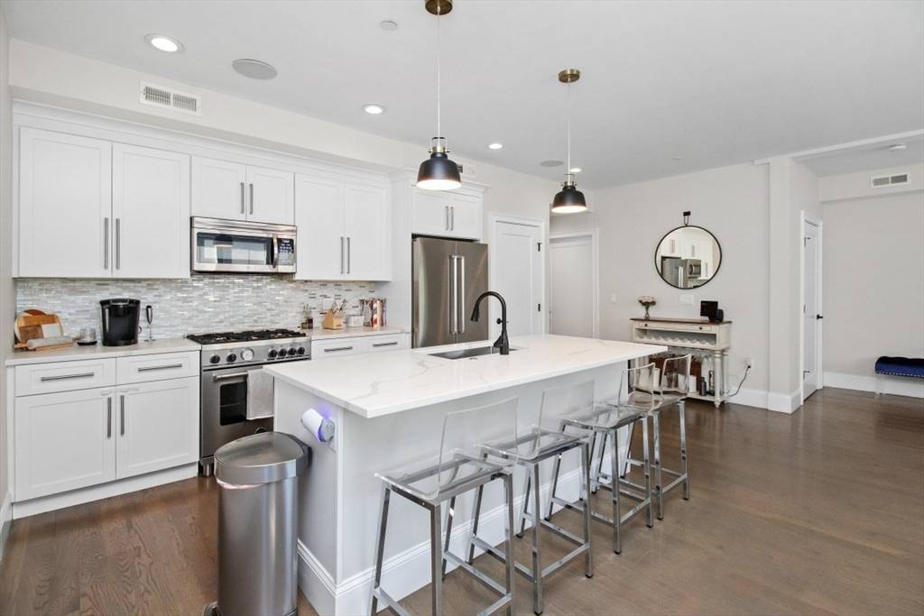 Boston, MA 02122,2 Elm St #3A