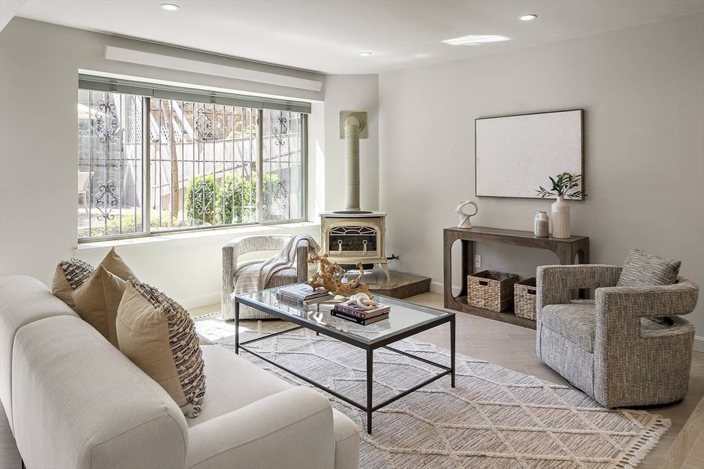 Boston, MA 02118,12 Concord Sq. #1