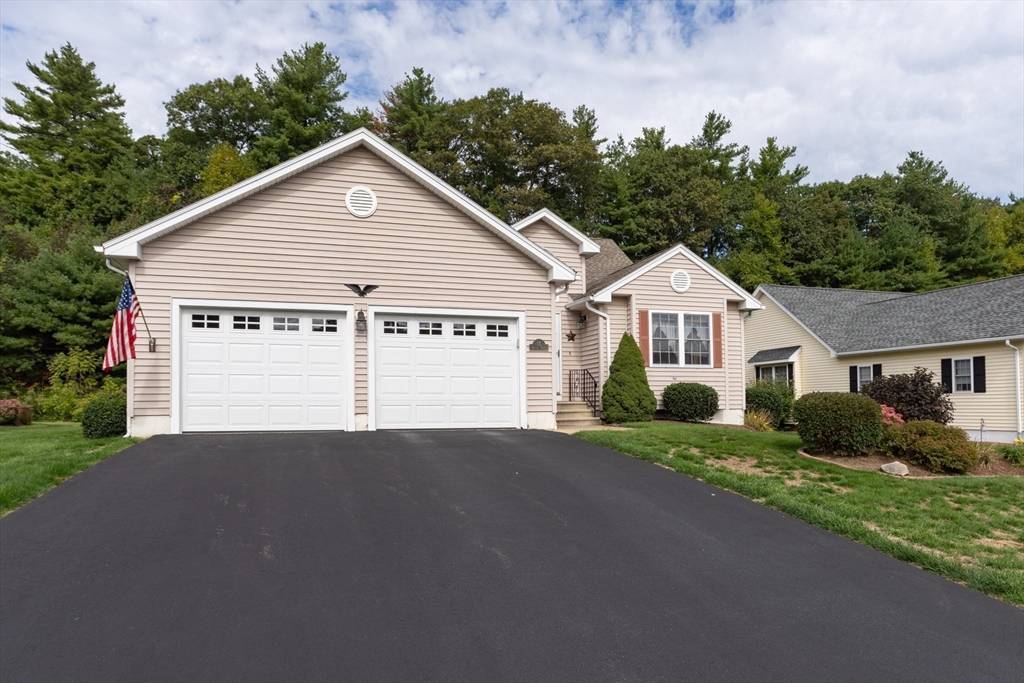 Northborough, MA 01532,17 Deacon St #17