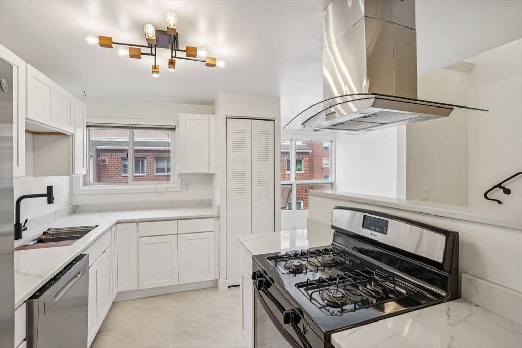 Watertown, MA 02472,93 Spring St #29