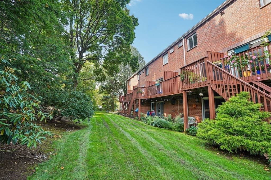 Watertown, MA 02472,93 Spring St #29