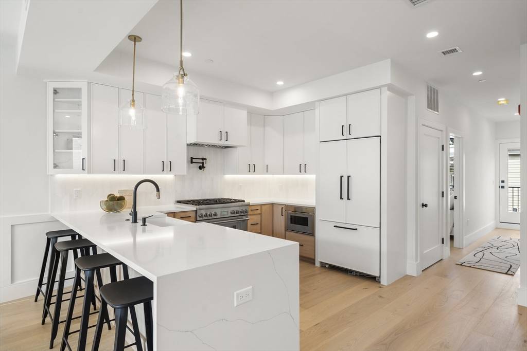 Boston, MA 02127,136 W 8th St #4