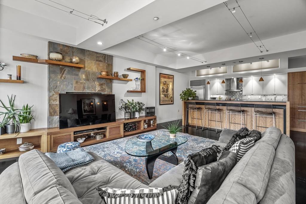 Boston, MA 02118,1313 Washington St #605